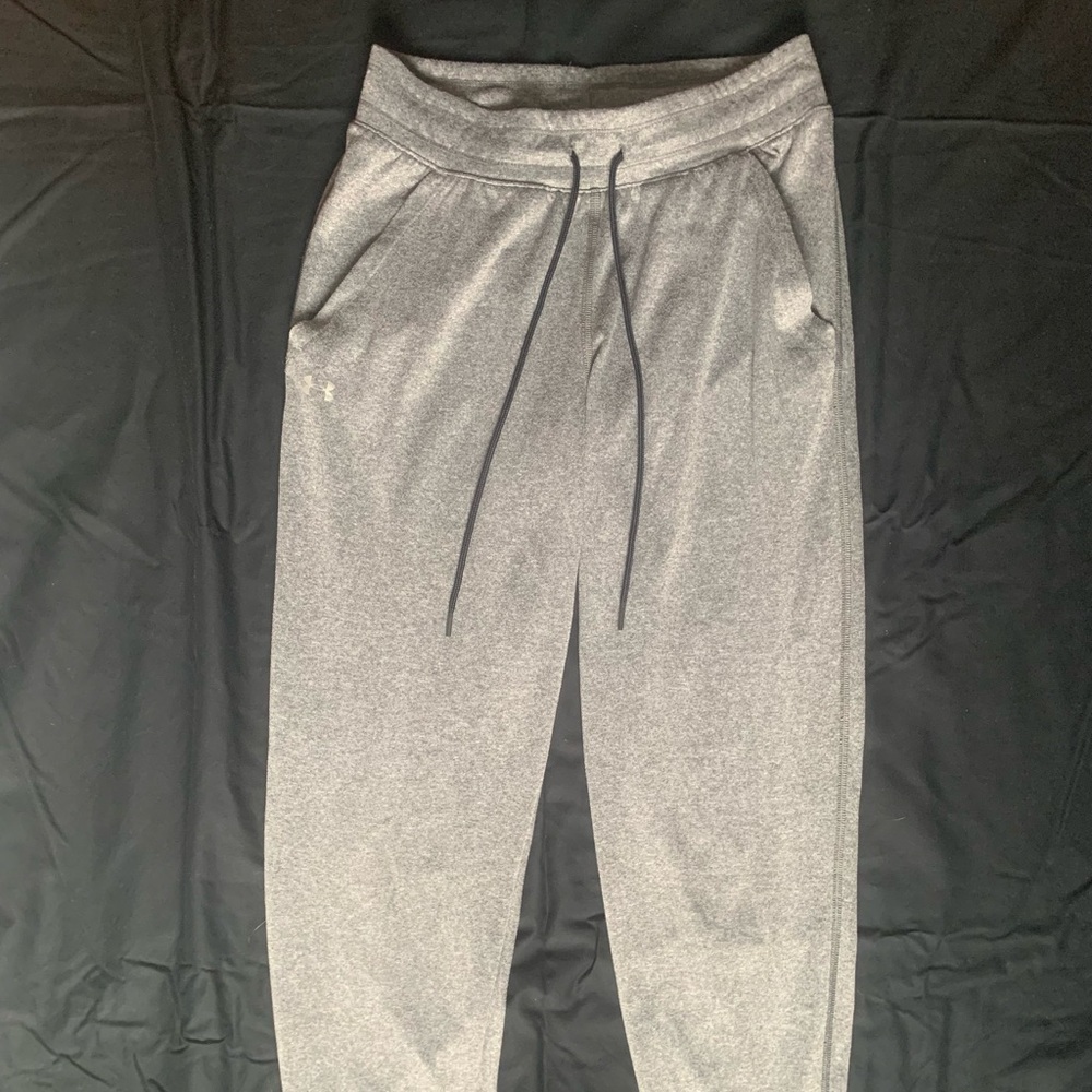 Women’s Under Armour sweats size small.